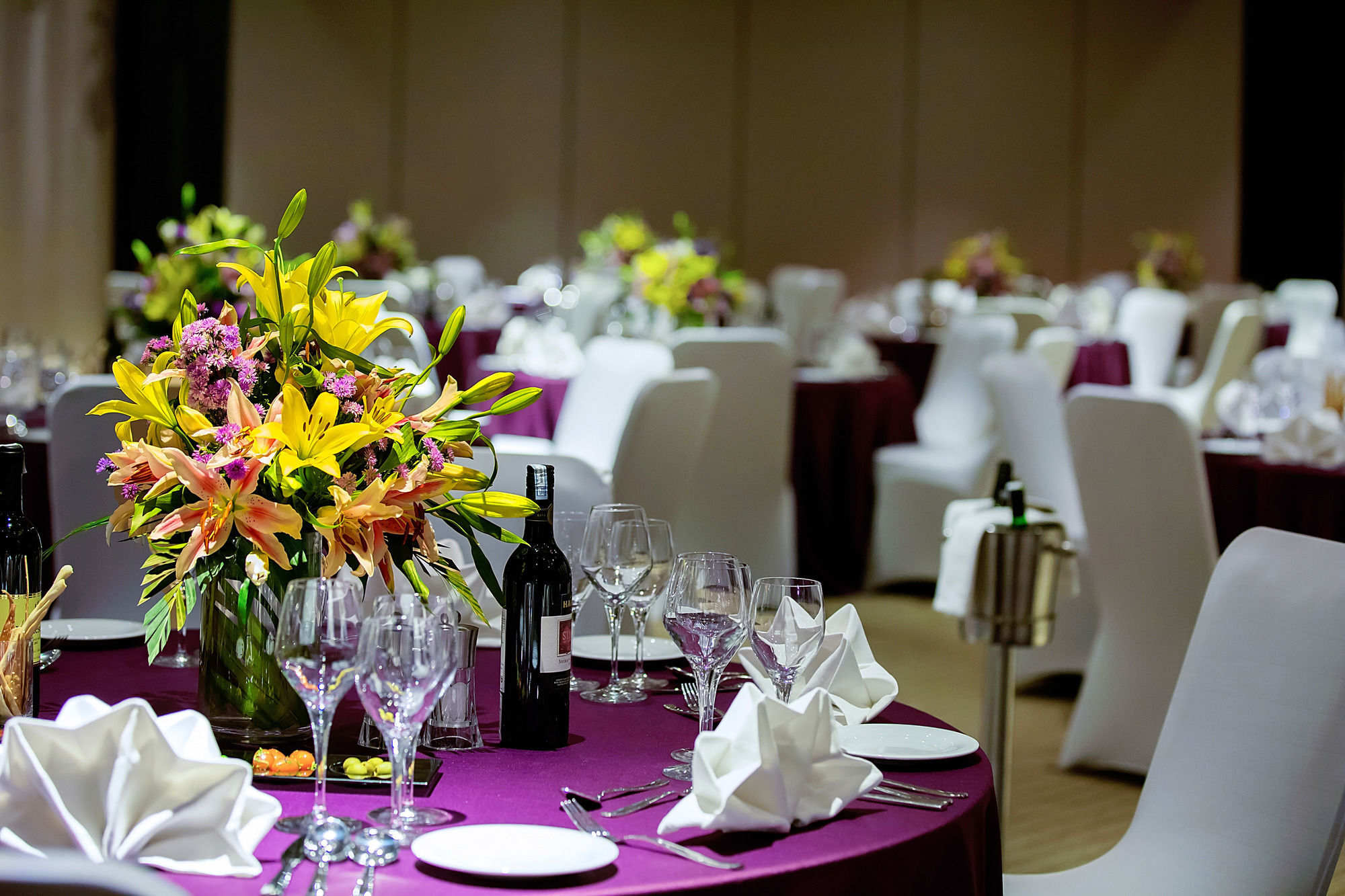Grand Mercure Mysore - An Accor Brand Exterior photo A table set for a formal dinner